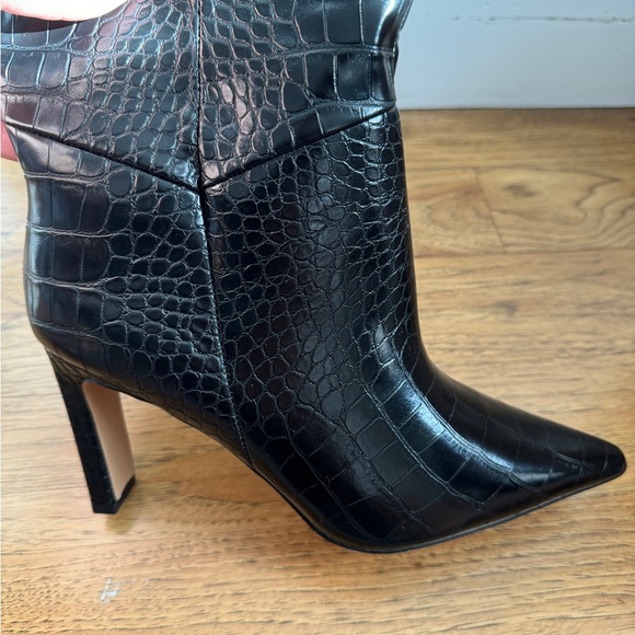 Boots - Picture 4 of 6